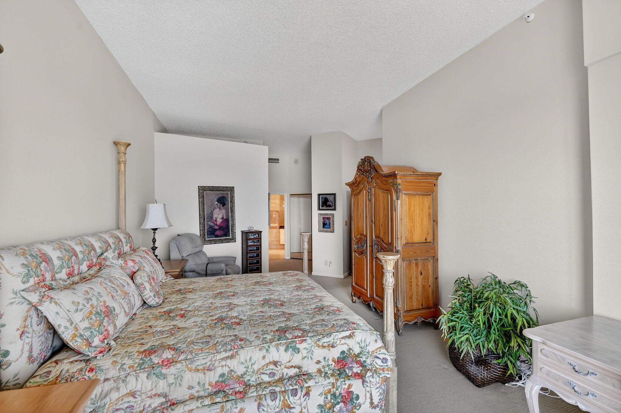 CONSULATE CONDO - Residential