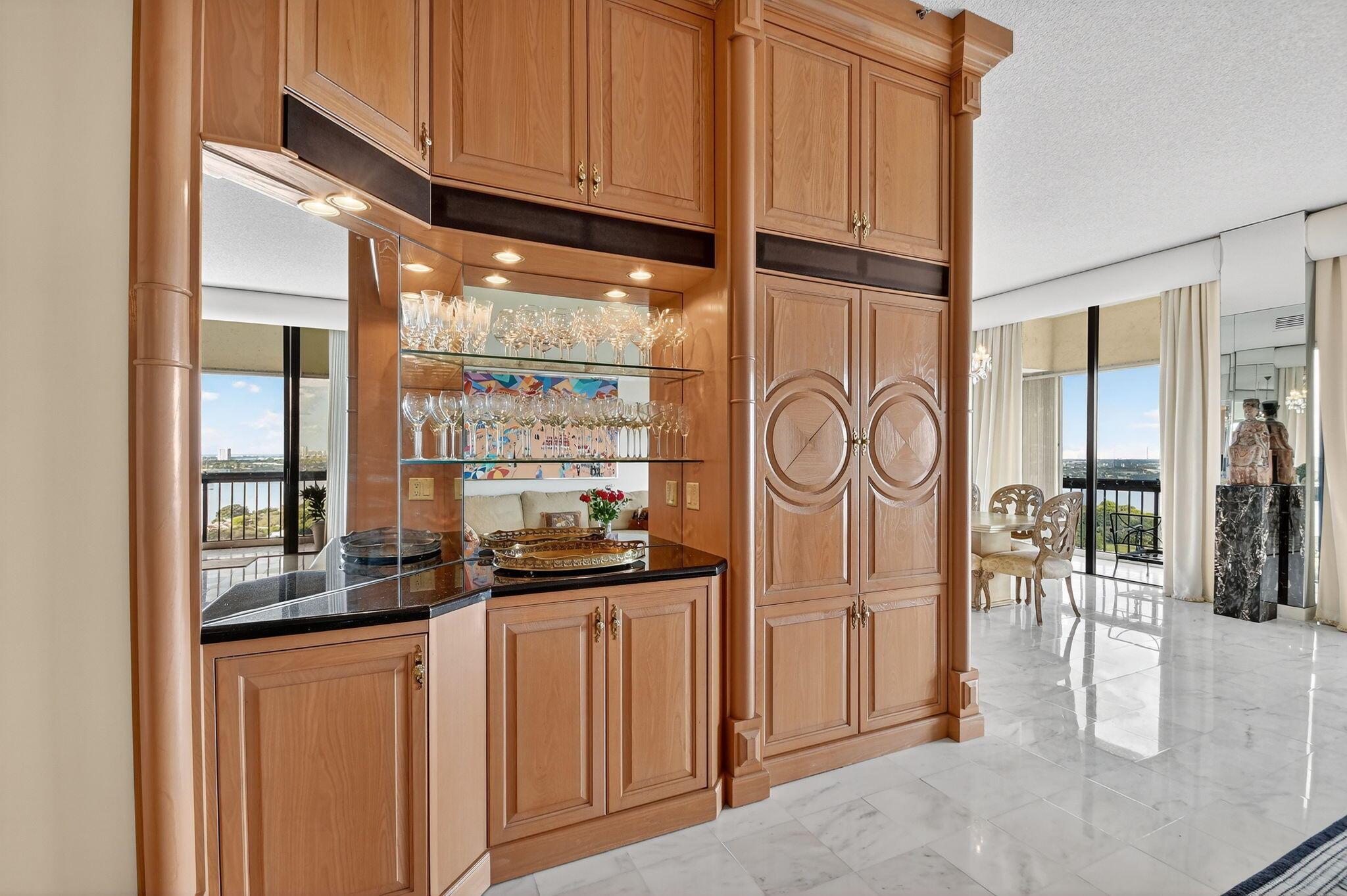 CONSULATE CONDO - Residential