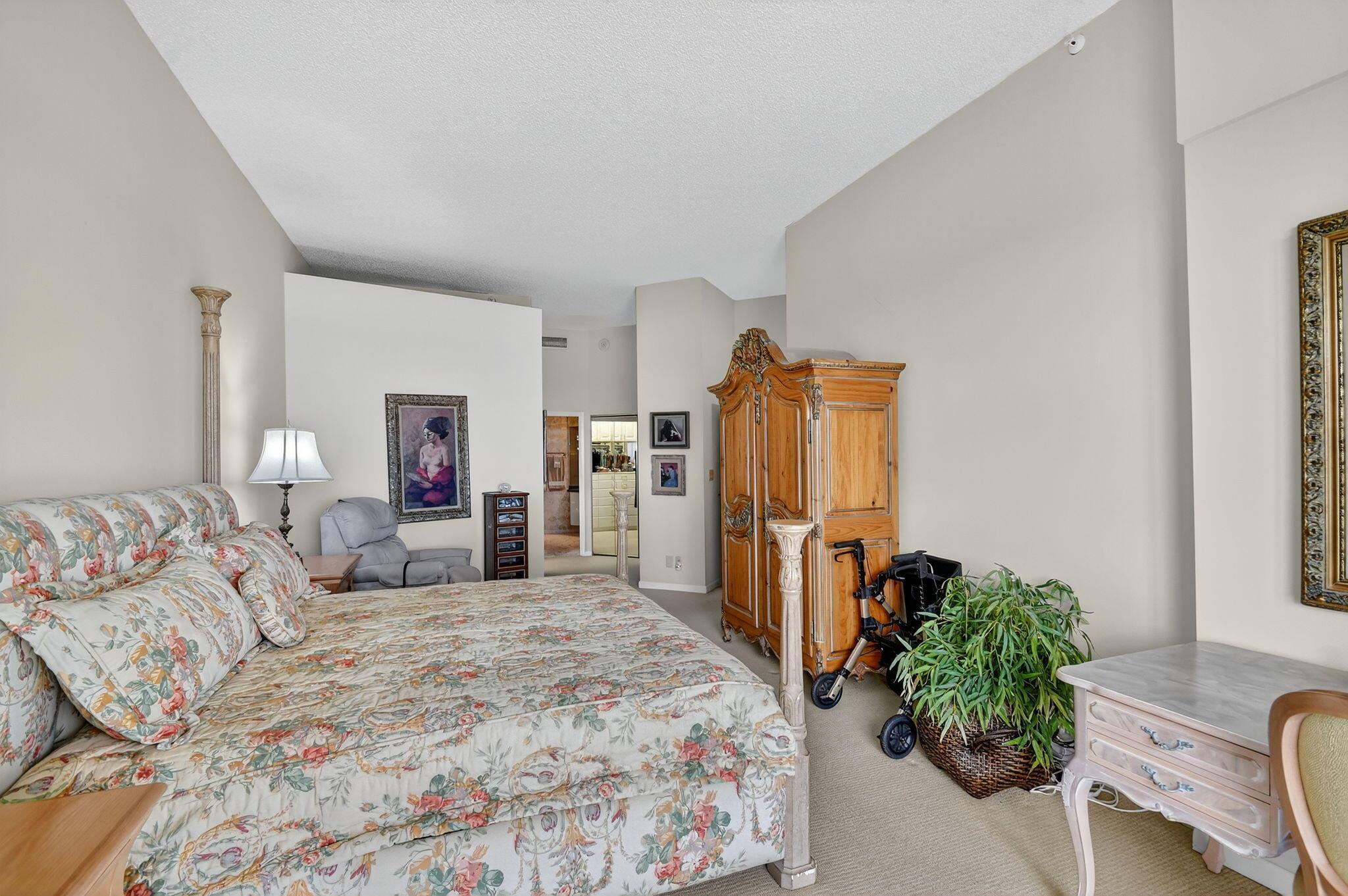 CONSULATE CONDO - Residential