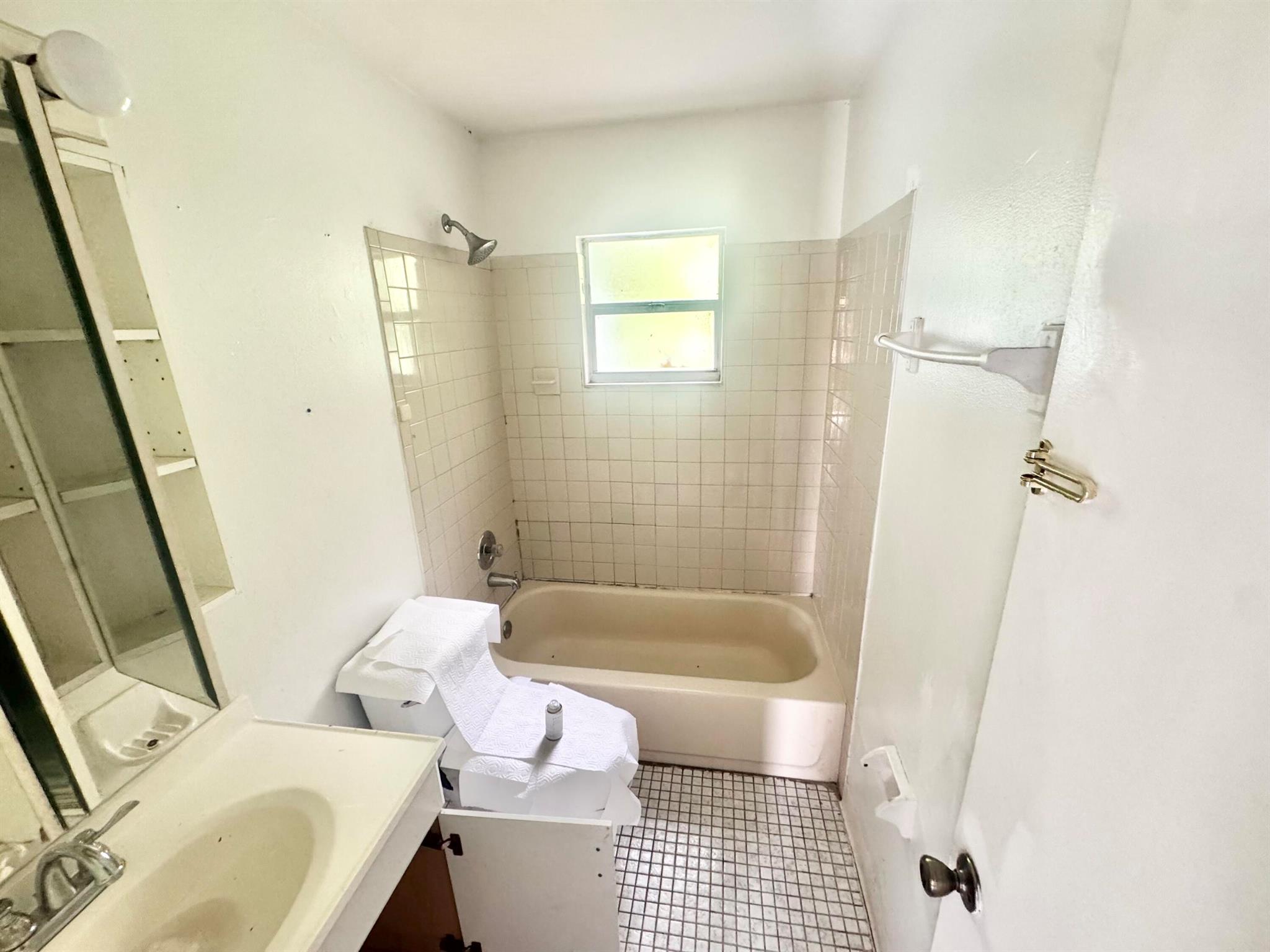 GOLDEN GATE - Residential Lease