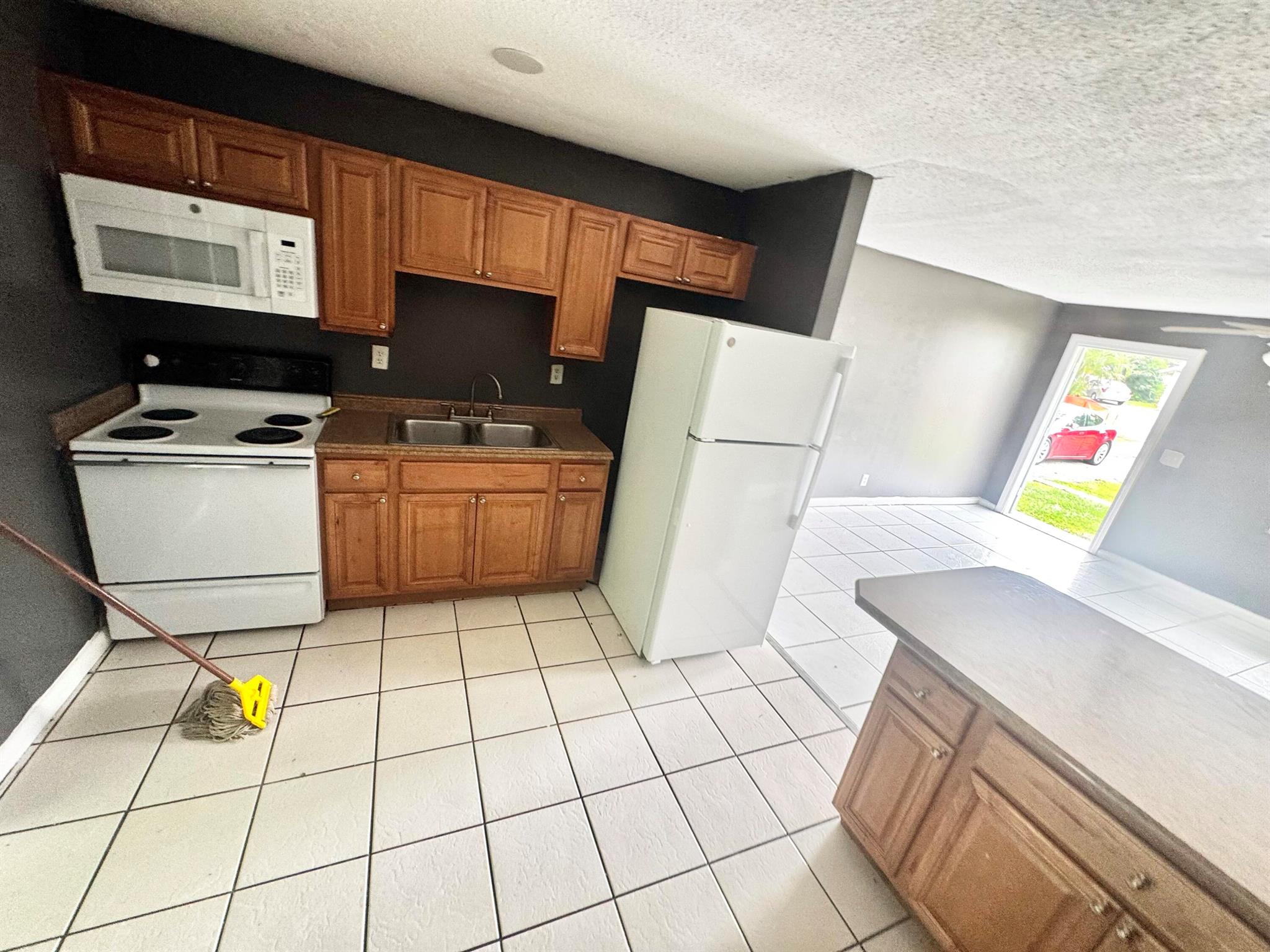 GOLDEN GATE - Residential Lease