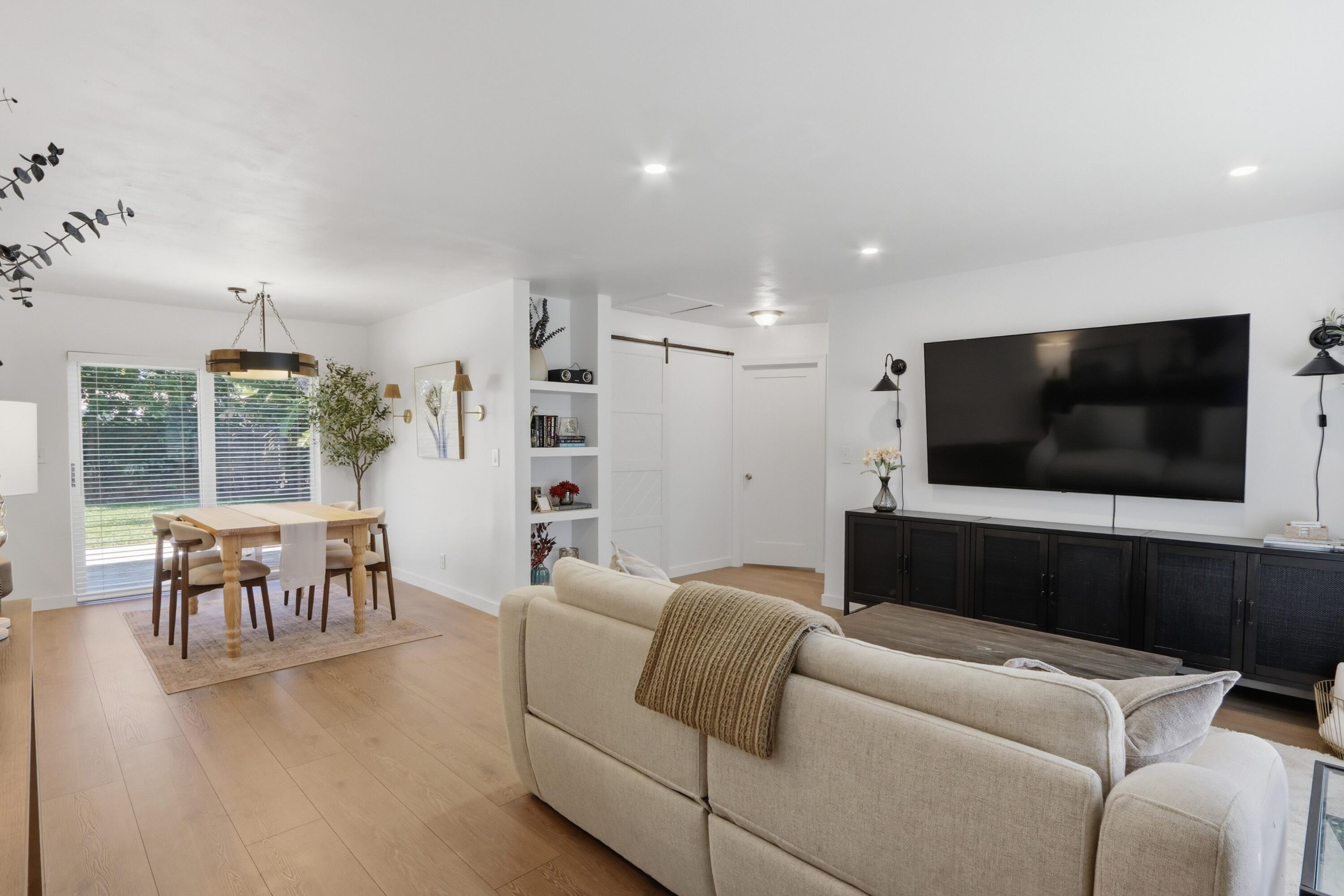 PALM BEACH GARDENS ESTATES - Residential