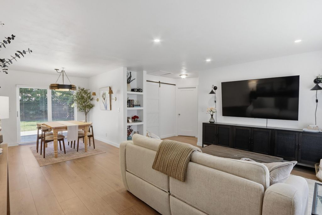 Photo of 365 Garden Boulevard, Palm Beach Gardens, FL 33410 (MLS # B26028730)