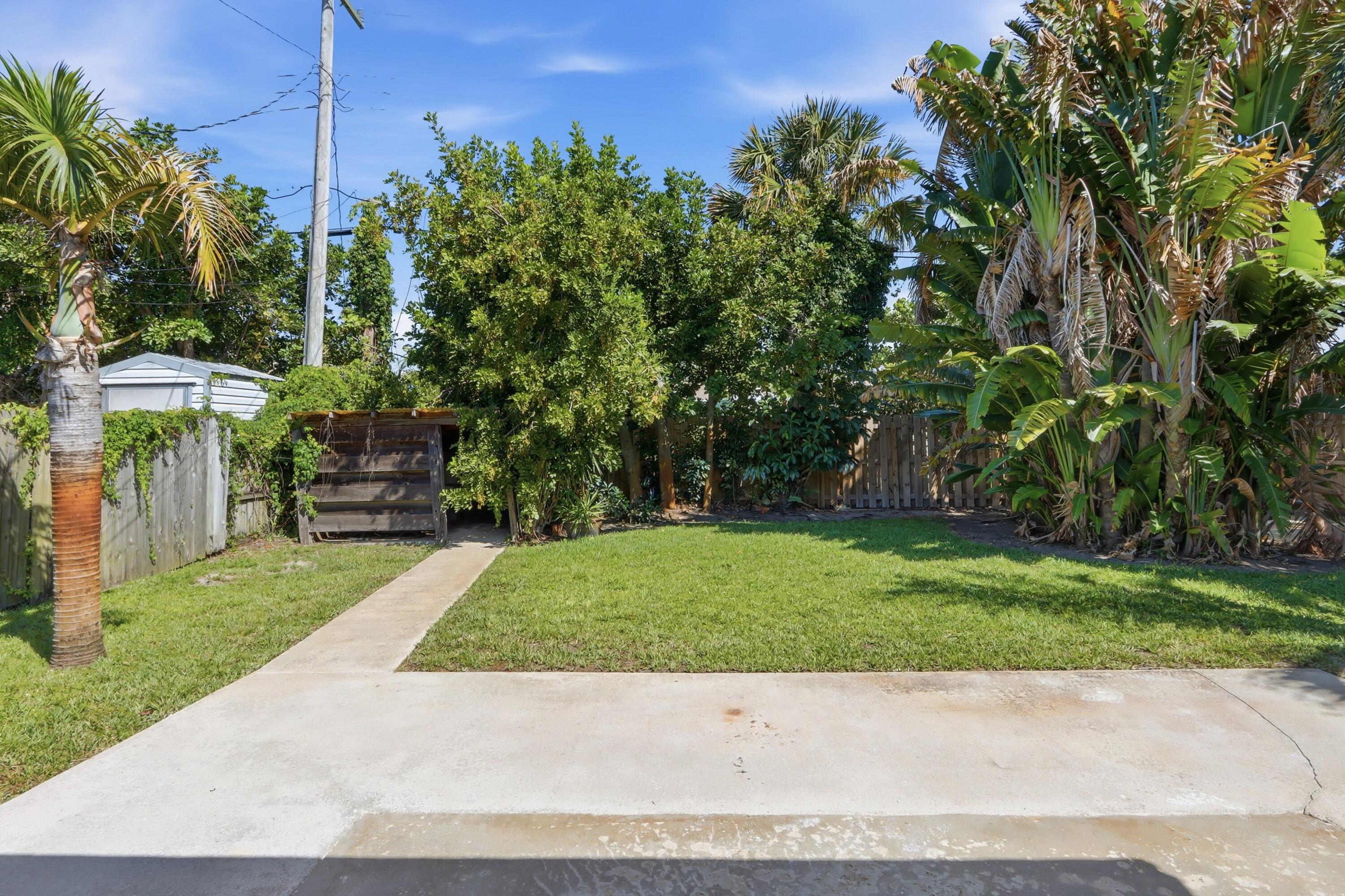 PALM BEACH GARDENS ESTATES - Residential