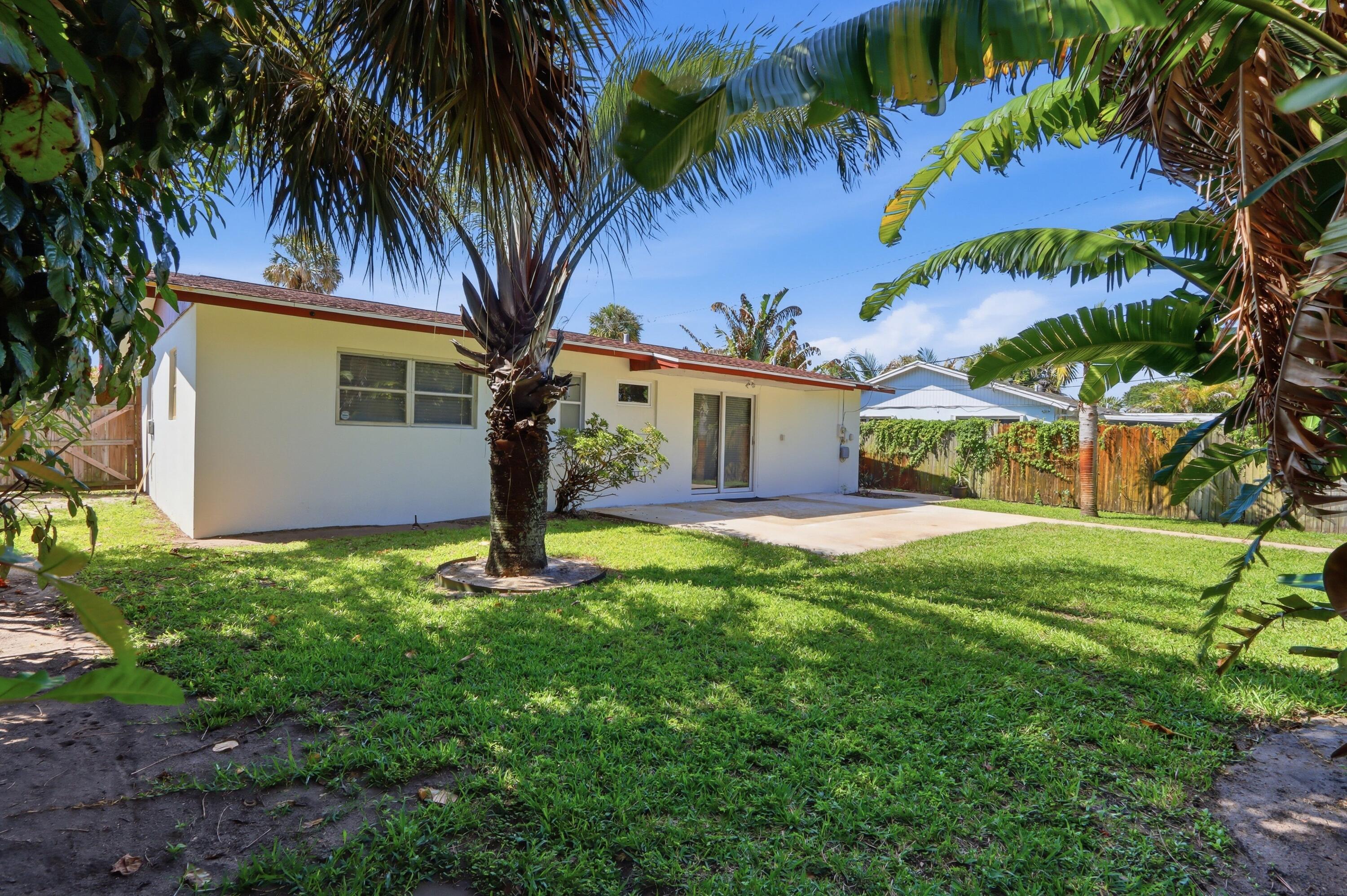 PALM BEACH GARDENS ESTATES - Residential