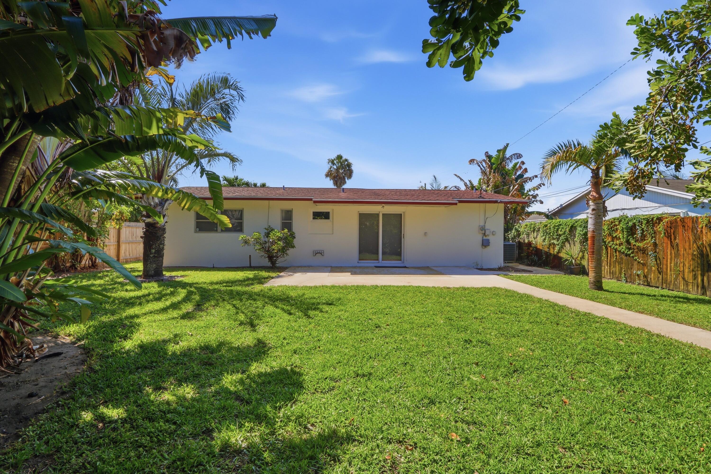 PALM BEACH GARDENS ESTATES - Residential