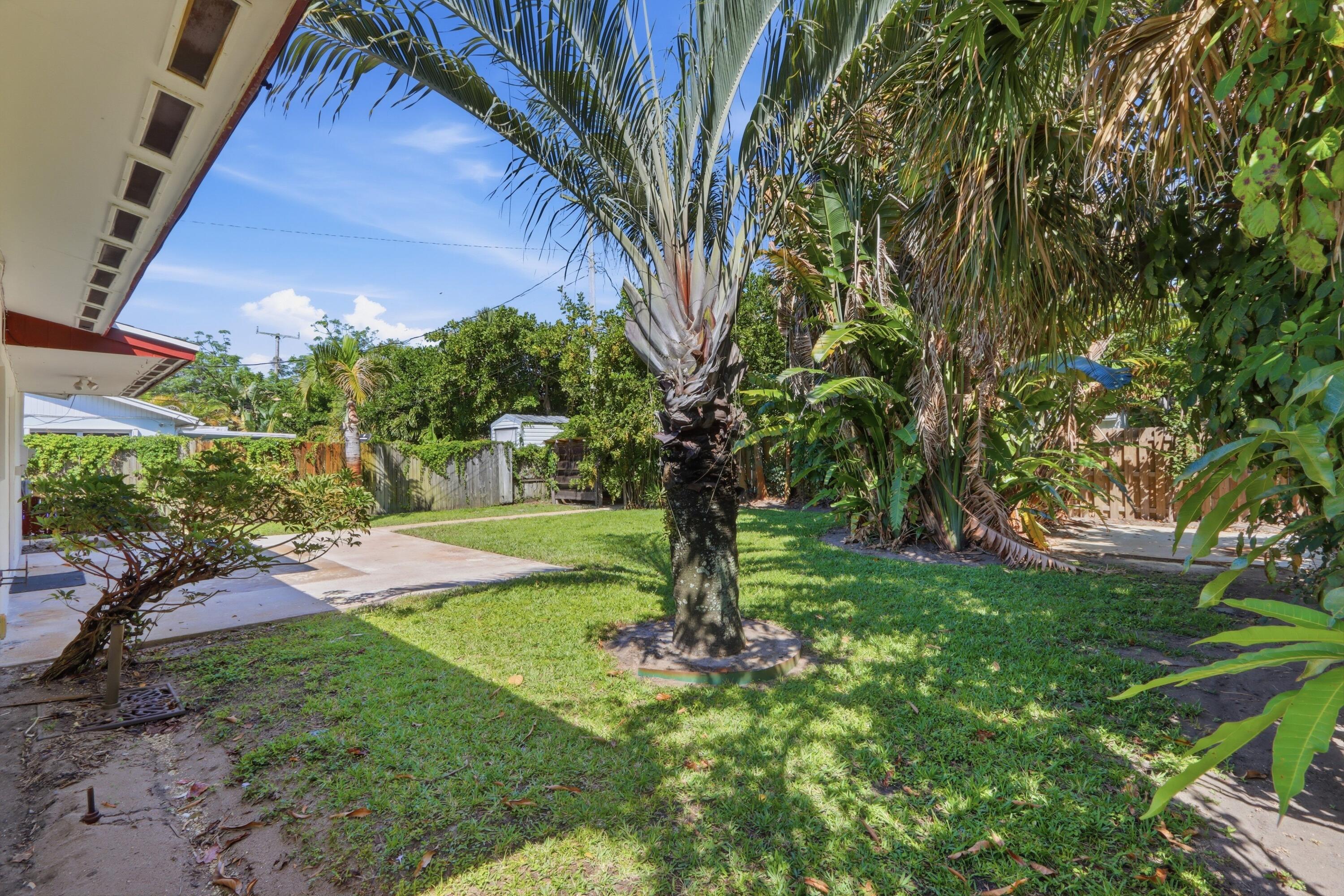 PALM BEACH GARDENS ESTATES - Residential