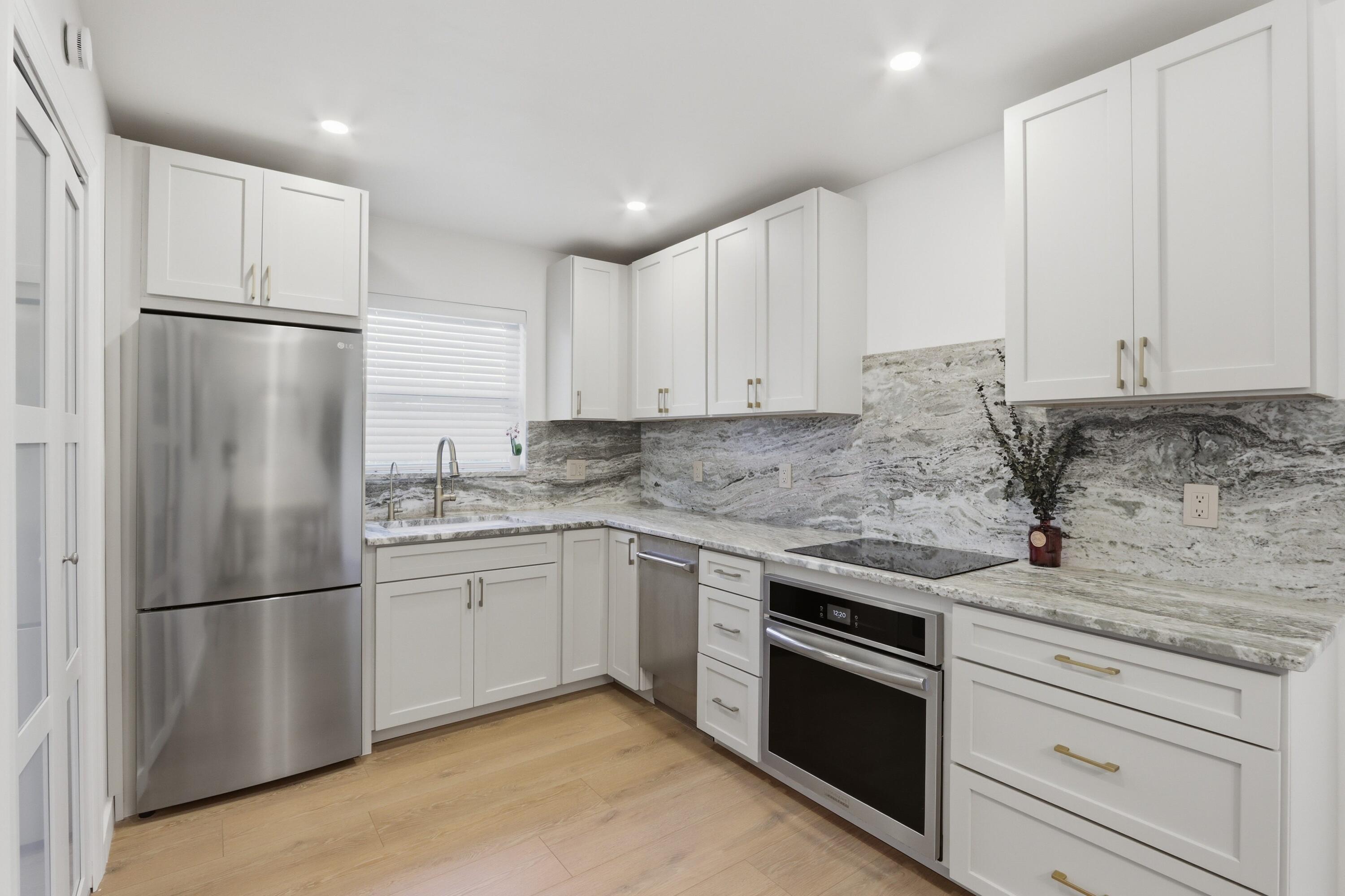 PALM BEACH GARDENS ESTATES - Residential
