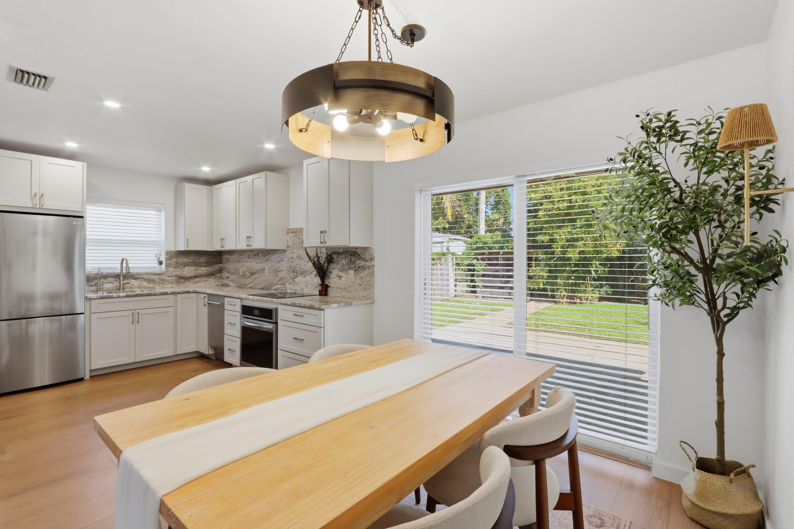 PALM BEACH GARDENS ESTATES - Residential