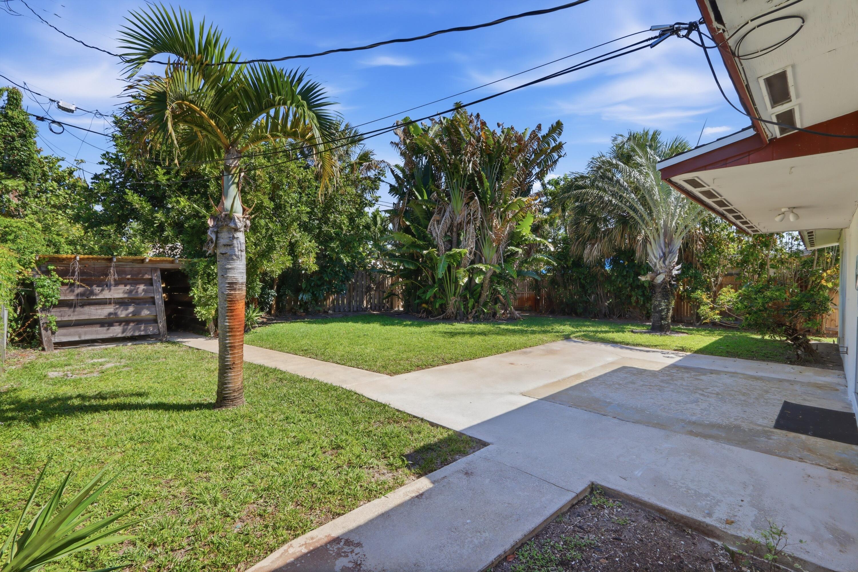 PALM BEACH GARDENS ESTATES - Residential