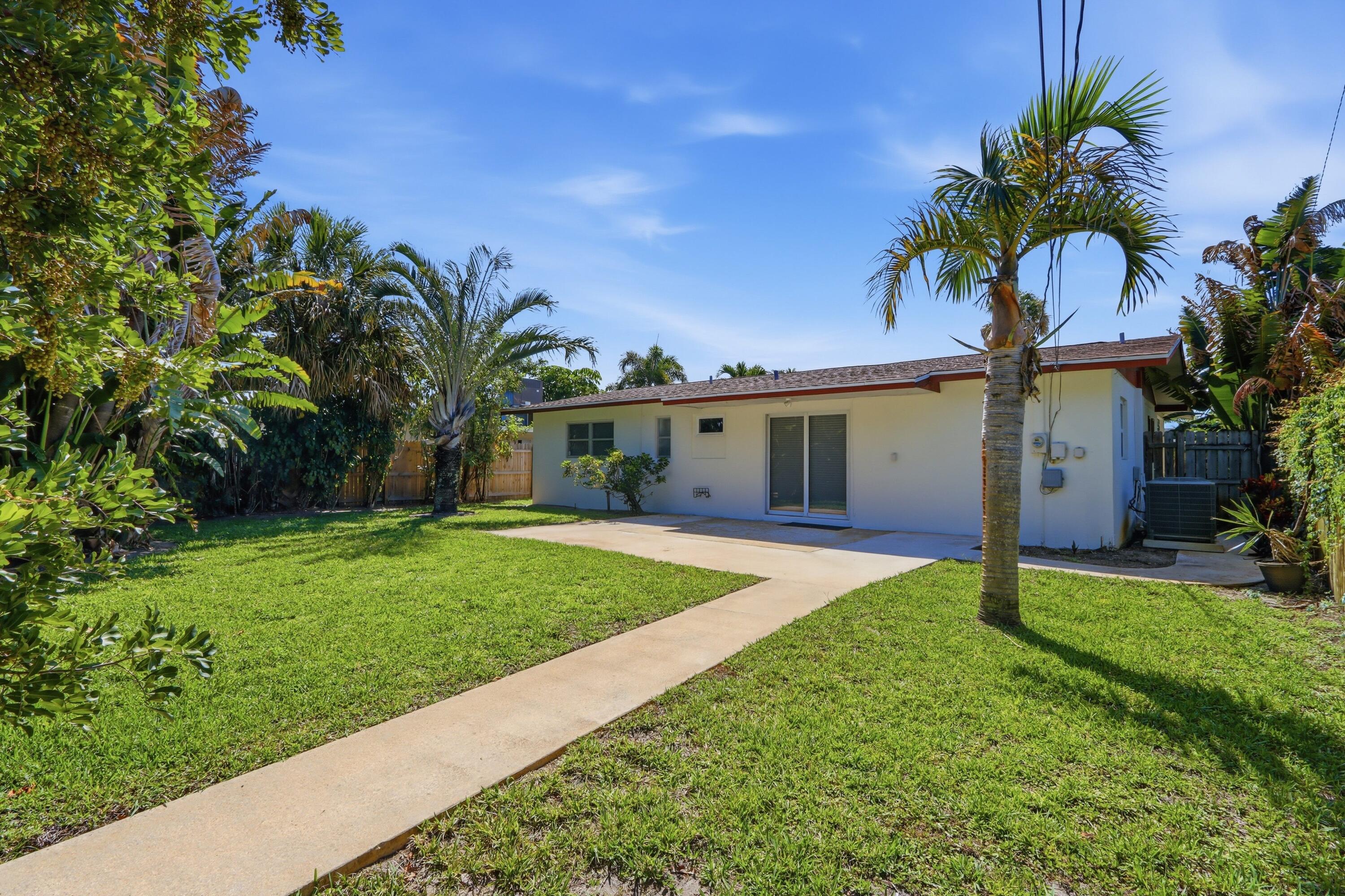 PALM BEACH GARDENS ESTATES - Residential