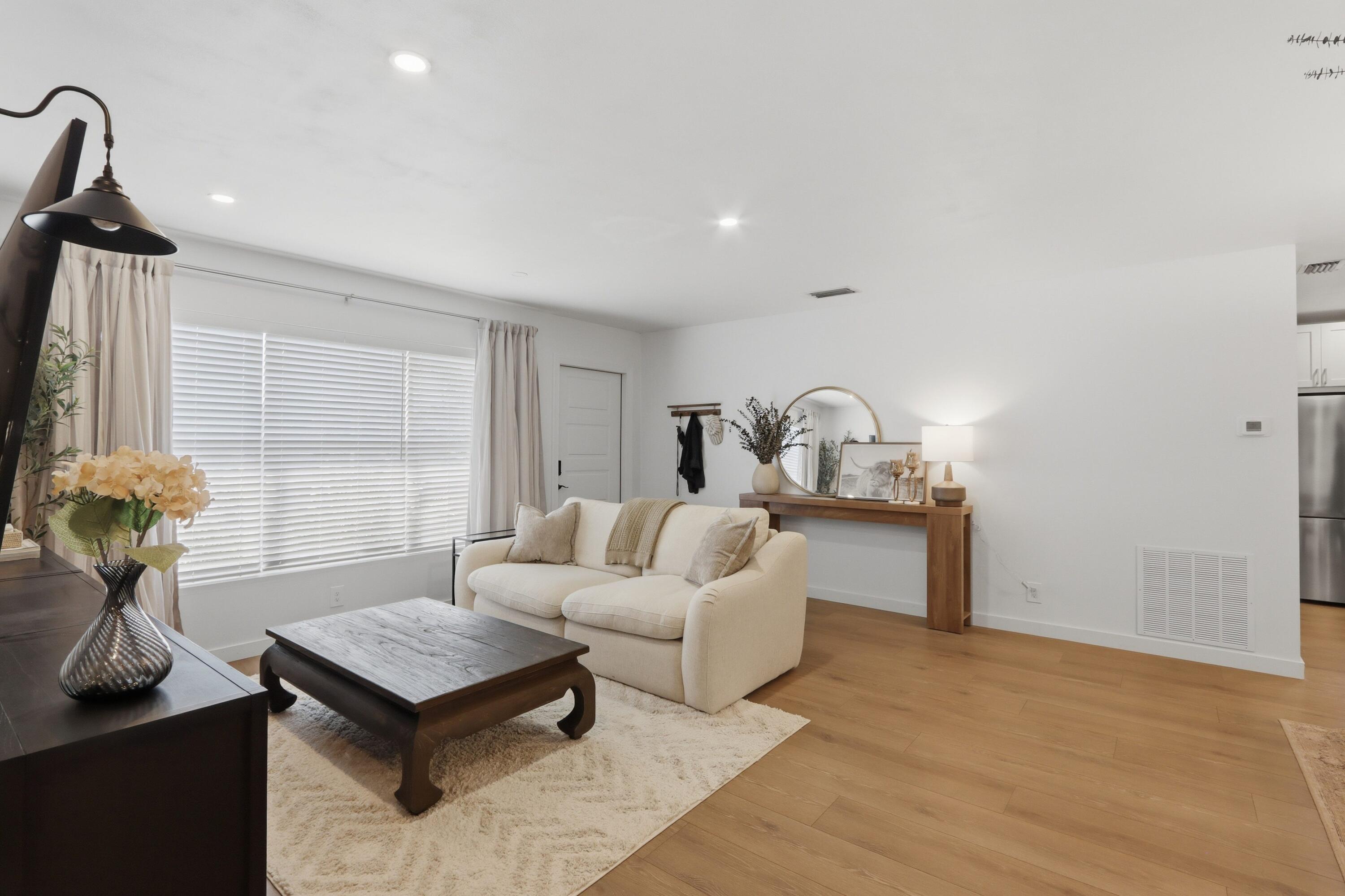 PALM BEACH GARDENS ESTATES - Residential