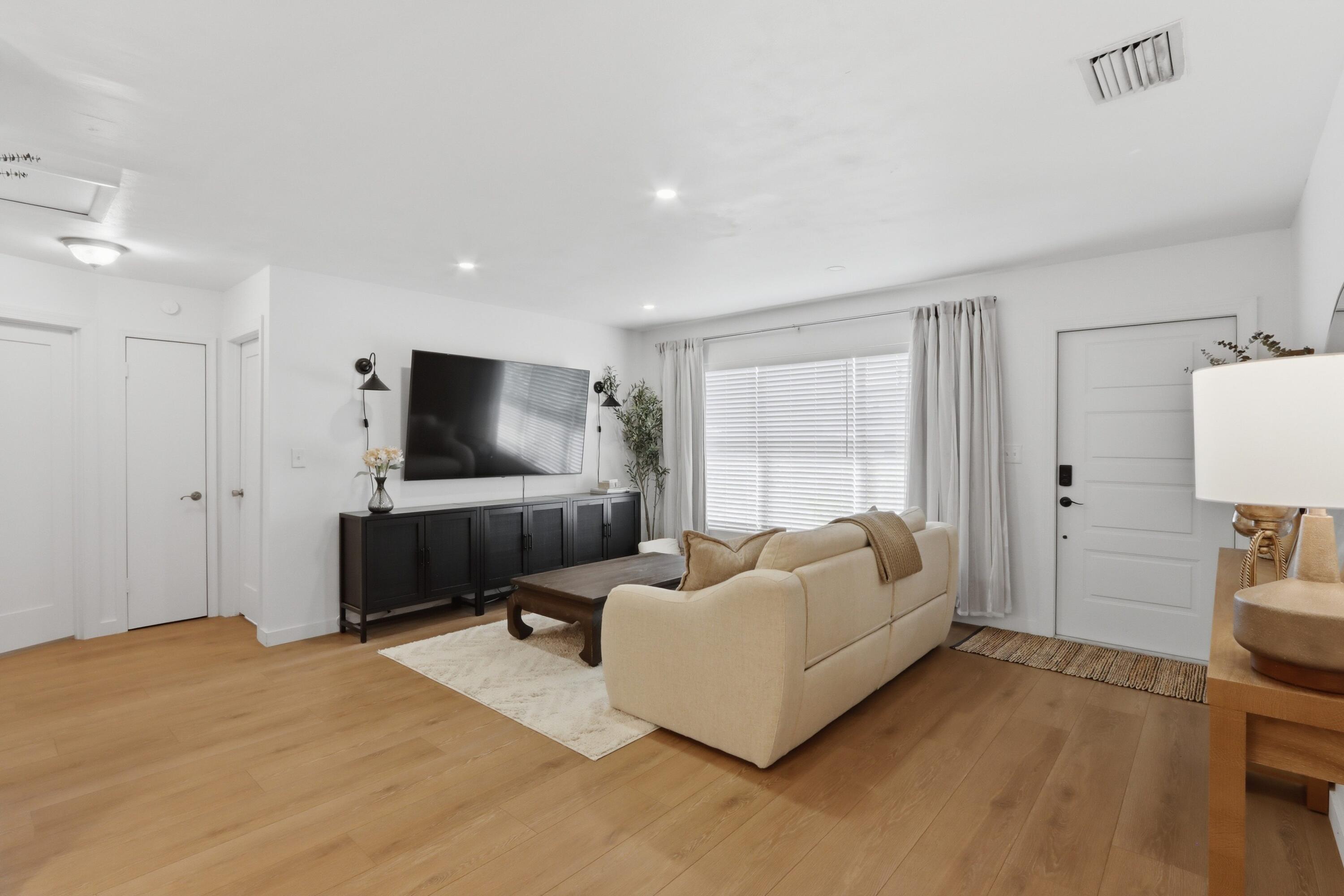 PALM BEACH GARDENS ESTATES - Residential