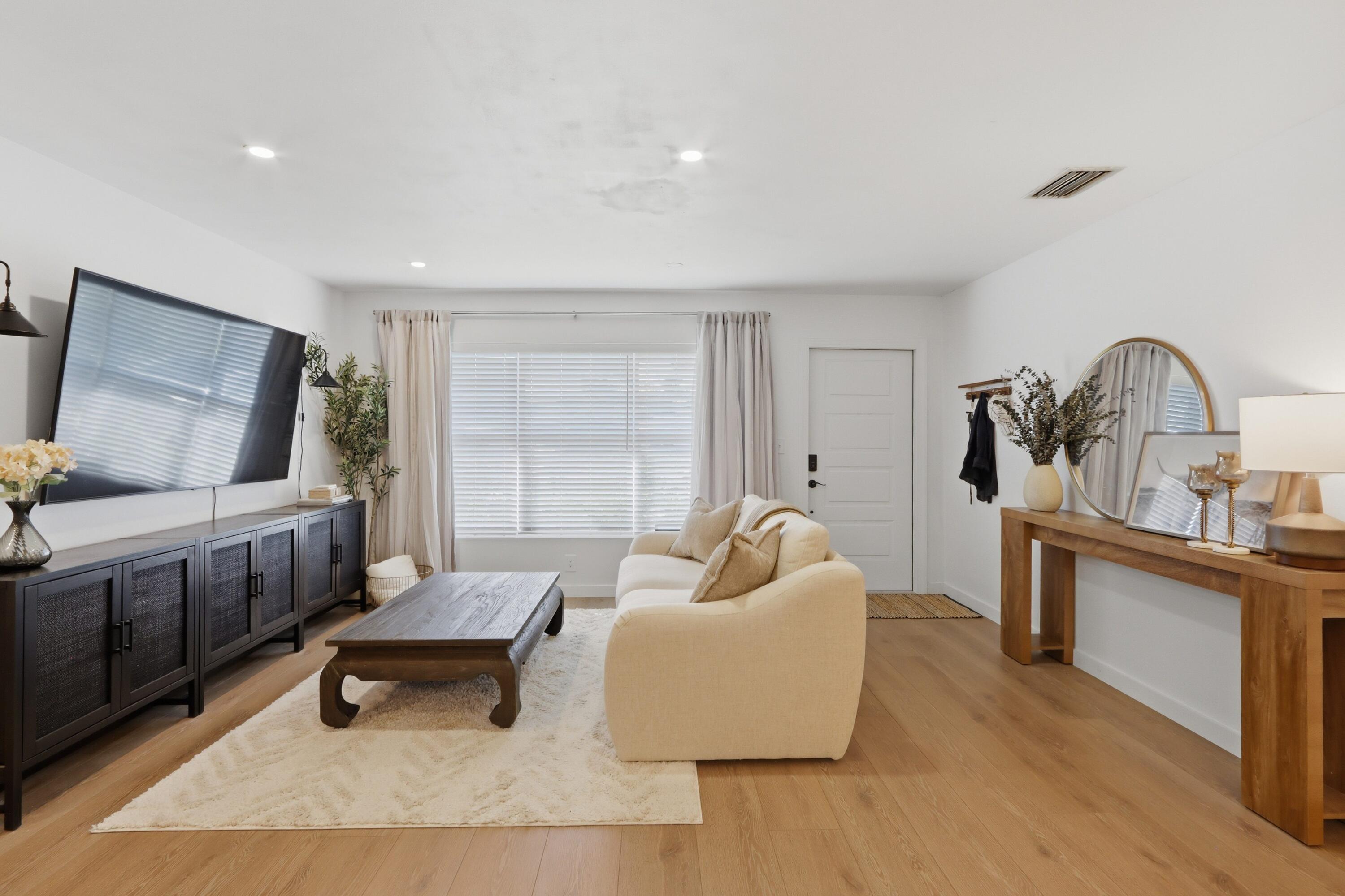 PALM BEACH GARDENS ESTATES - Residential