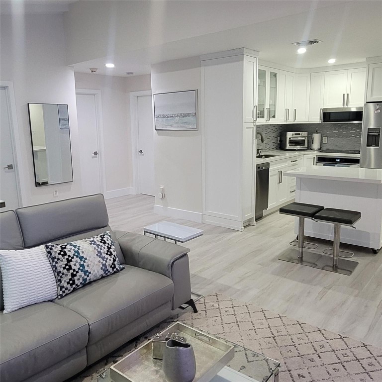 CHATEAU DE VILLE CONDO - Residential