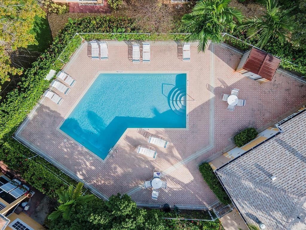 CHATEAU DE VILLE CONDO - Residential