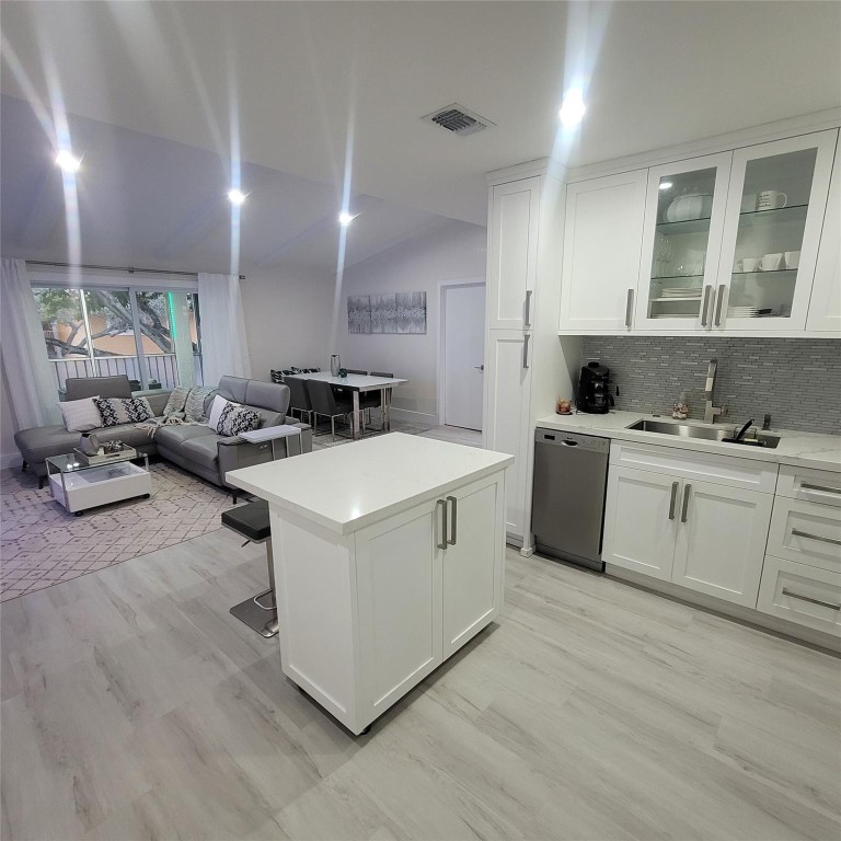 CHATEAU DE VILLE CONDO - Residential