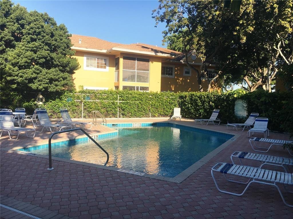 CHATEAU DE VILLE CONDO - Residential