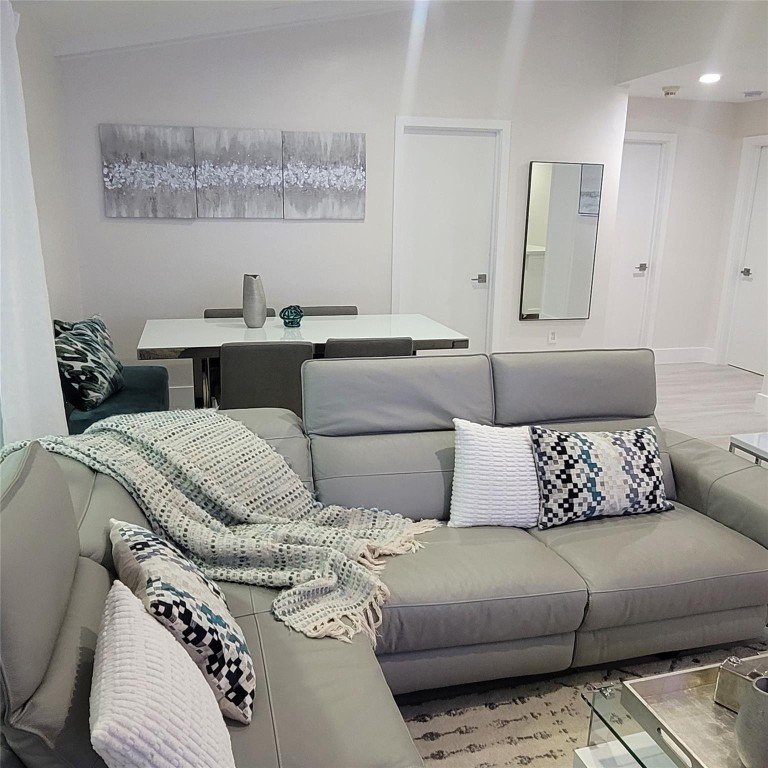 CHATEAU DE VILLE CONDO - Residential