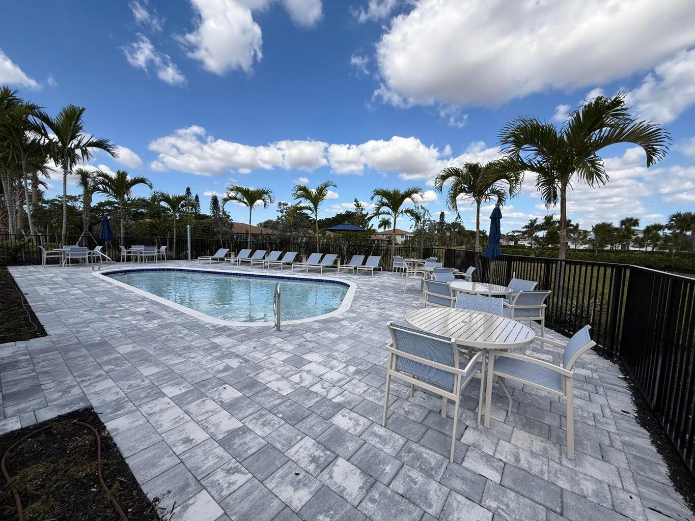 PALM GREENS AT VILLA DEL RAY CONDO II - Residential Lease