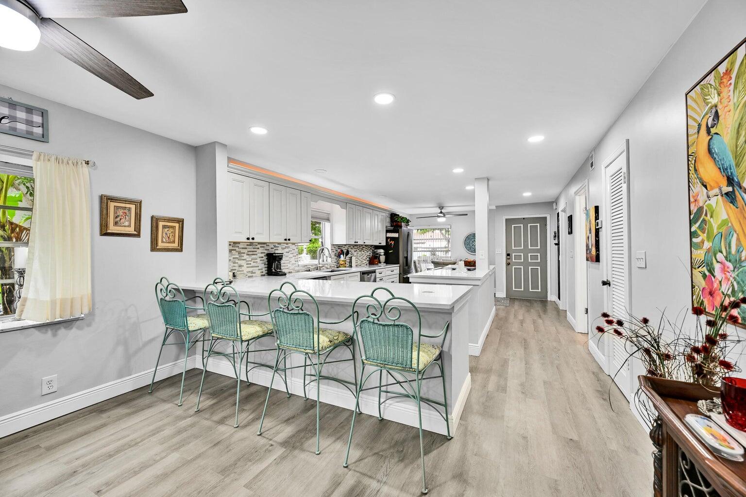 PALM GREENS AT VILLA DEL RAY CONDO II - Residential Lease