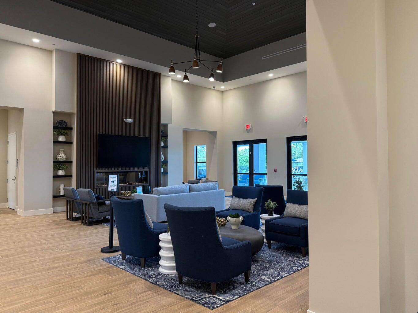 PALM GREENS AT VILLA DEL RAY CONDO II - Residential Lease