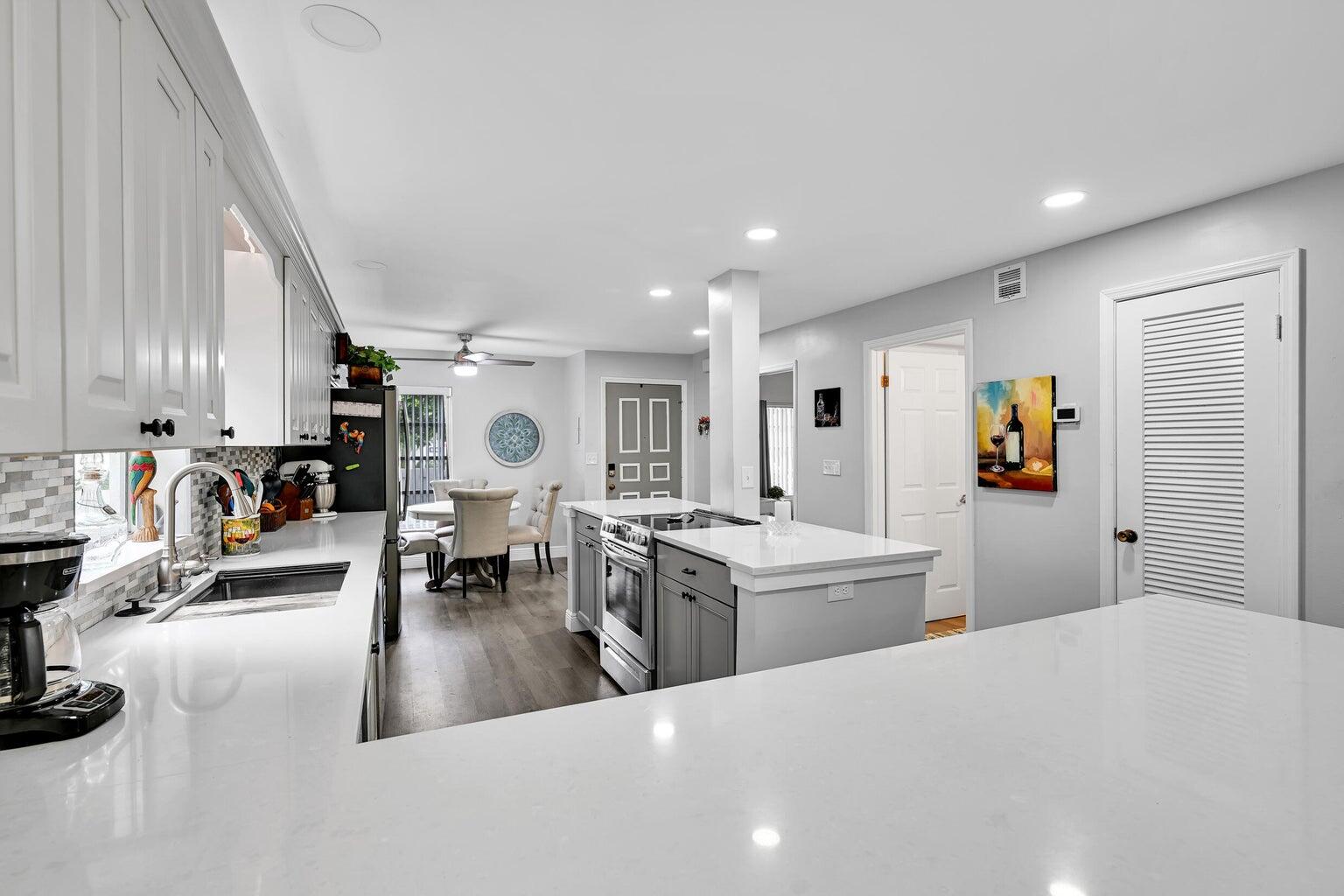 PALM GREENS AT VILLA DEL RAY CONDO II - Residential Lease