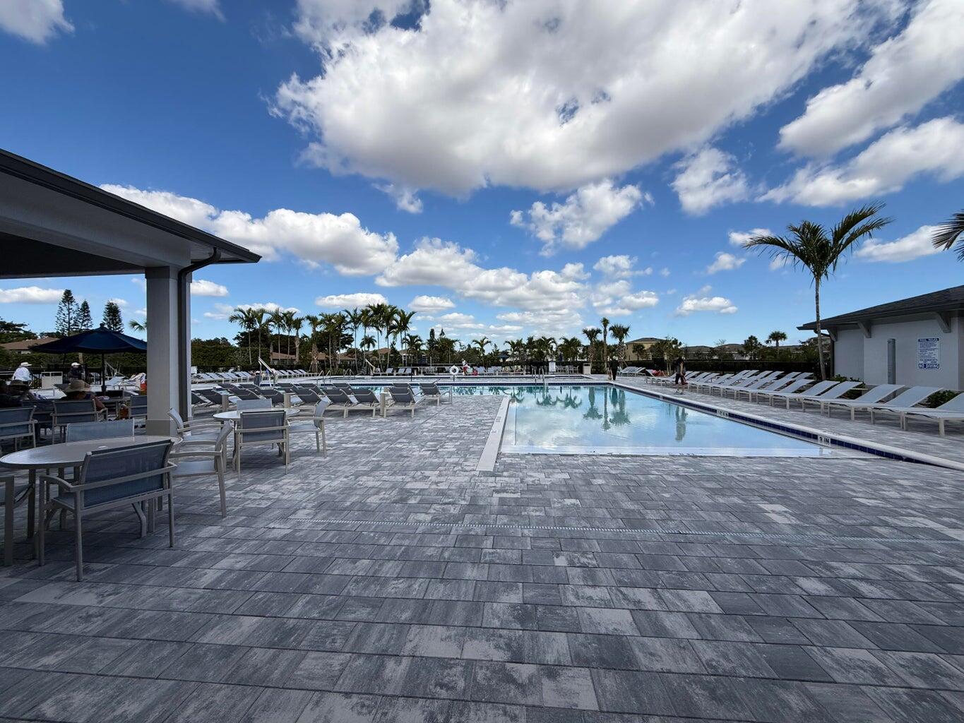 PALM GREENS AT VILLA DEL RAY CONDO II - Residential Lease