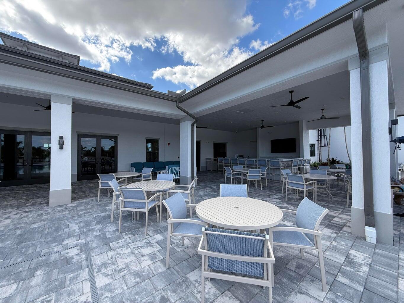 PALM GREENS AT VILLA DEL RAY CONDO II - Residential Lease