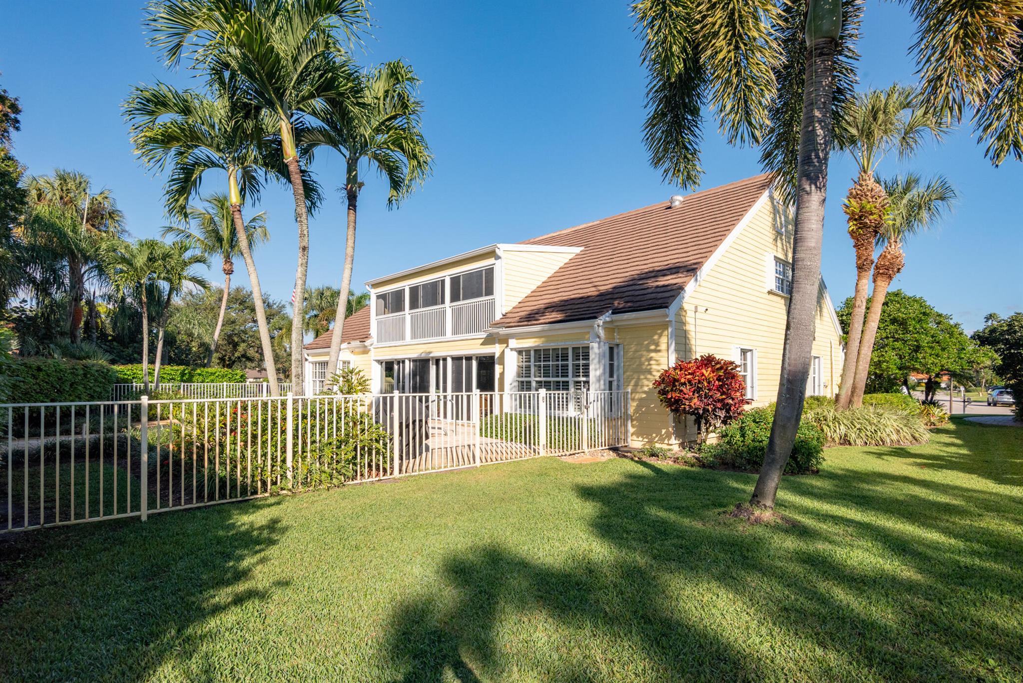 YACHT & COUNTRY CLUB OF S - Residential