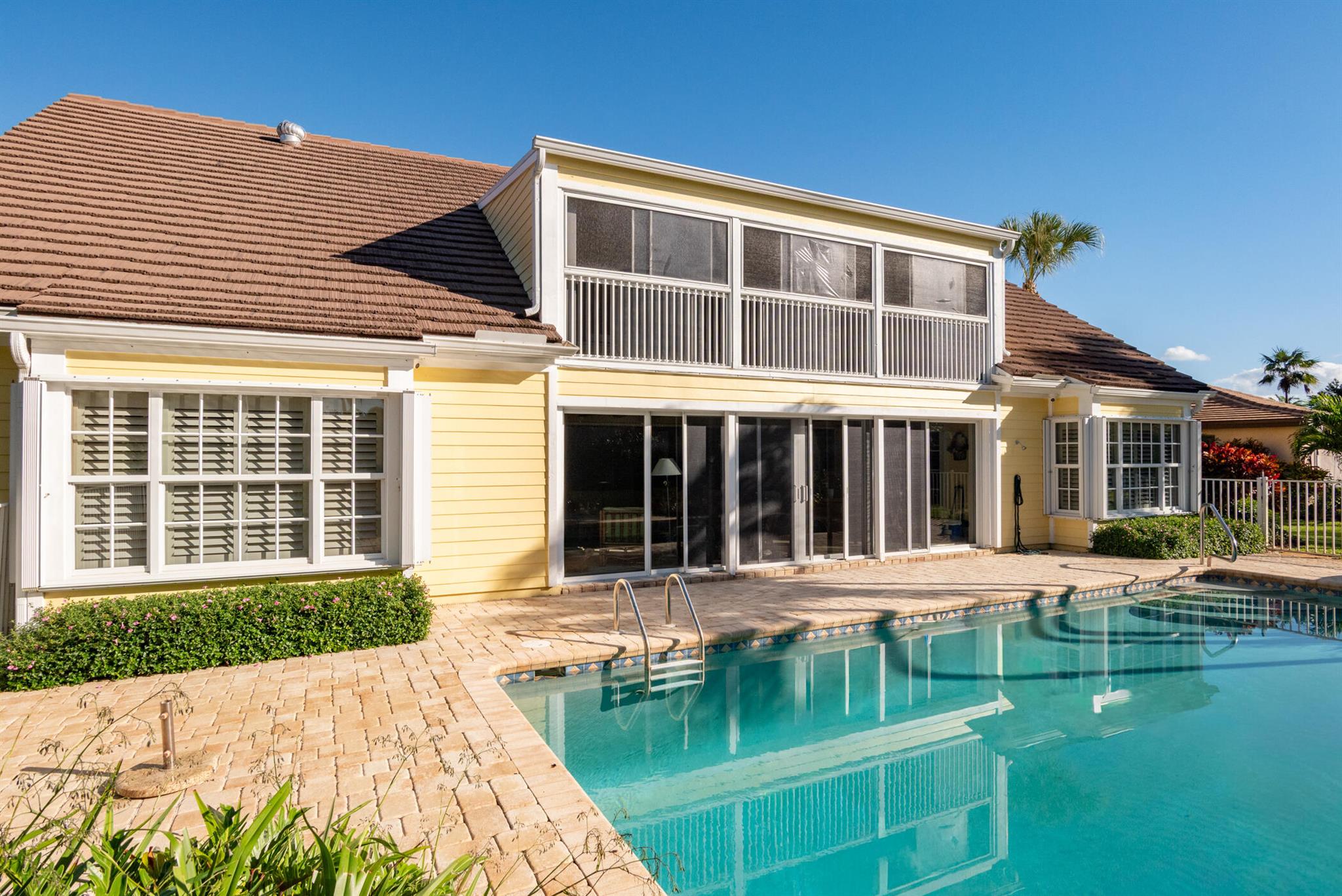 YACHT & COUNTRY CLUB OF S - Residential