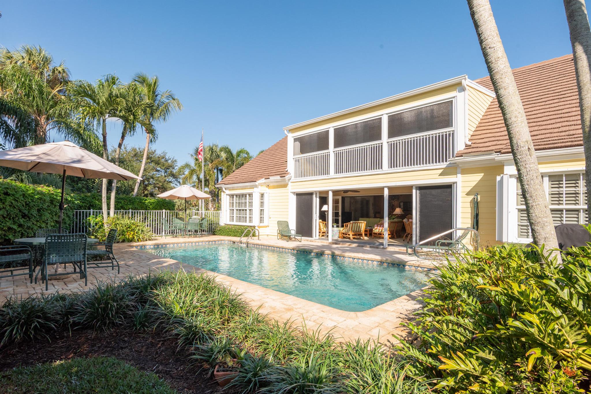 YACHT & COUNTRY CLUB OF S - Residential