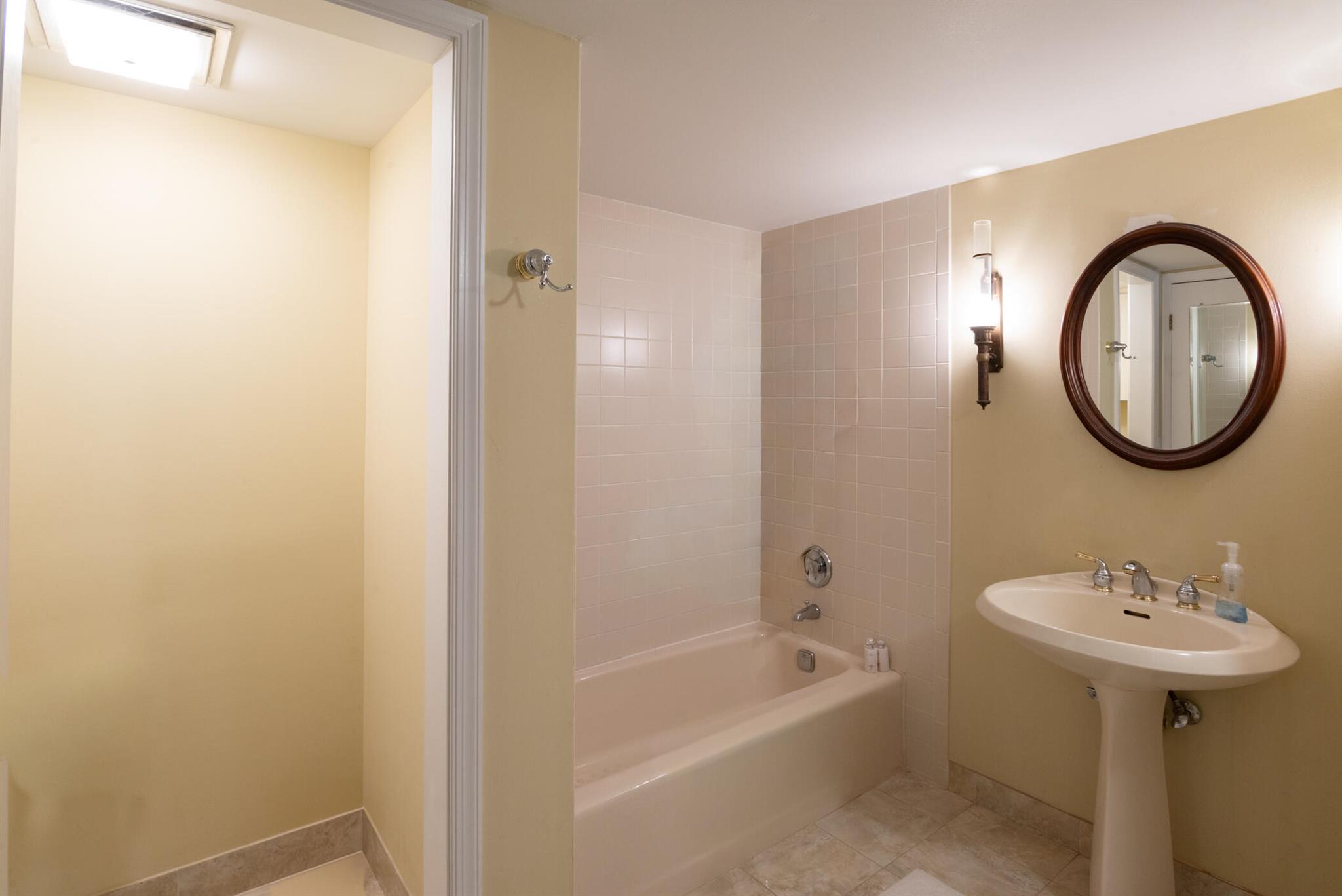 YACHT & COUNTRY CLUB OF S - Residential