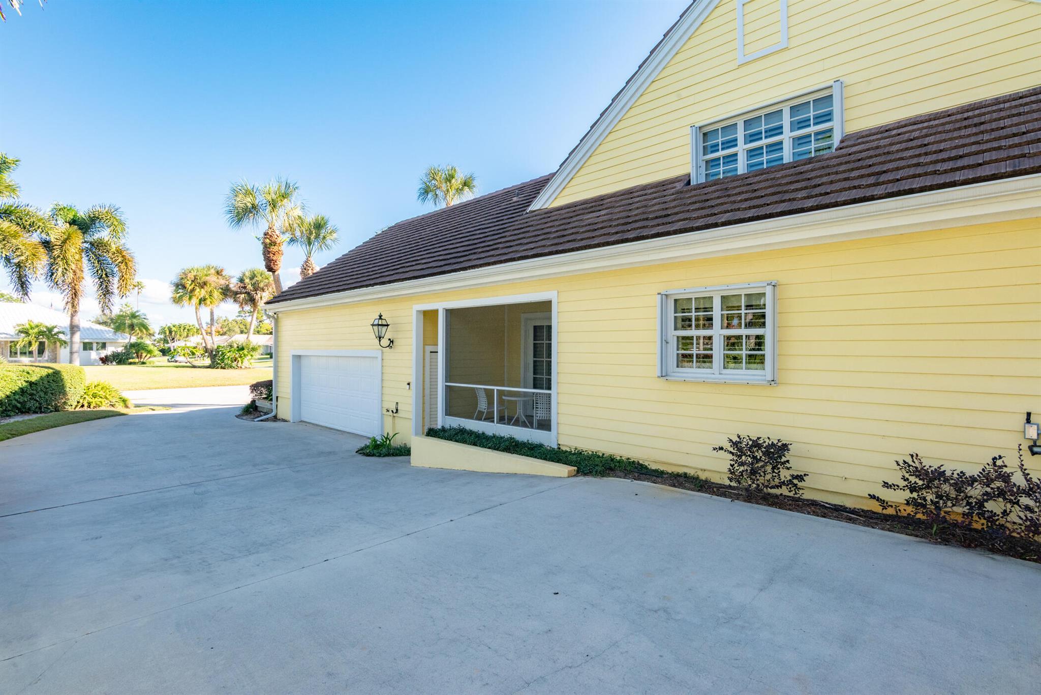 YACHT & COUNTRY CLUB OF S - Residential