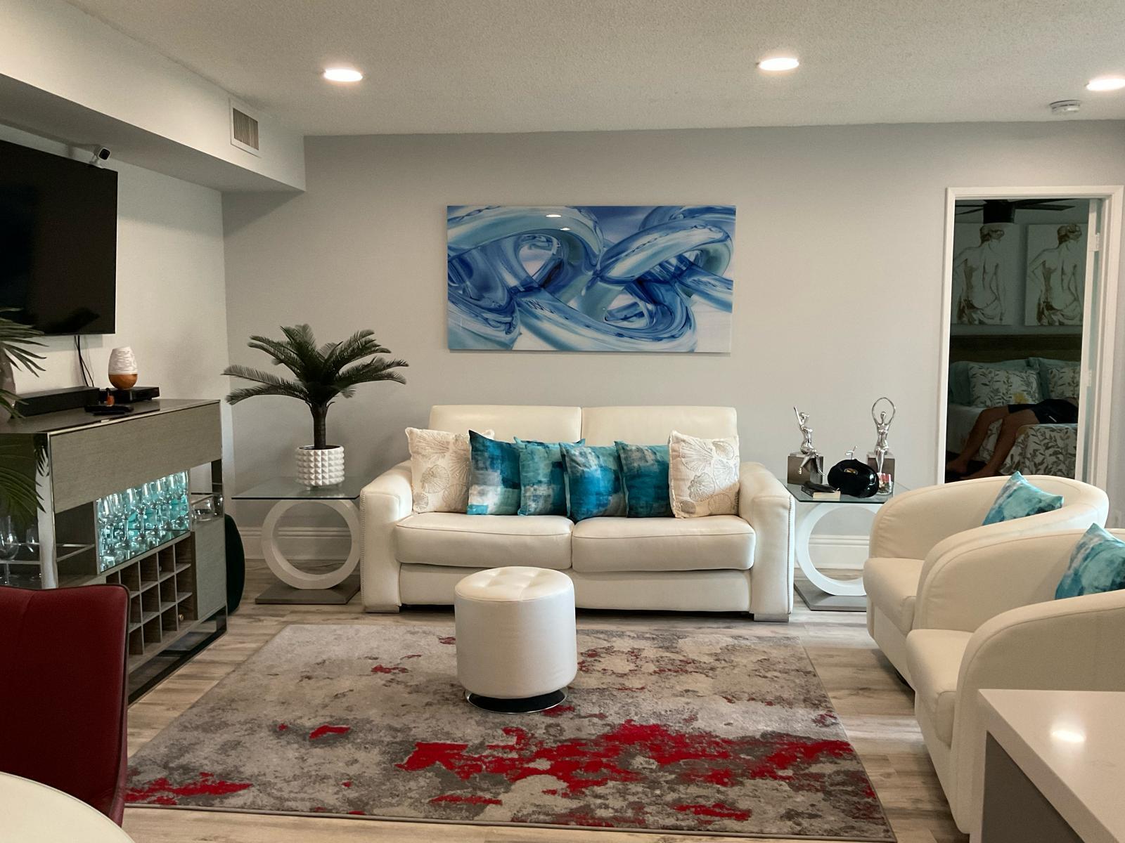 INTERNATIONAL CLUB CONDO - Residential Lease