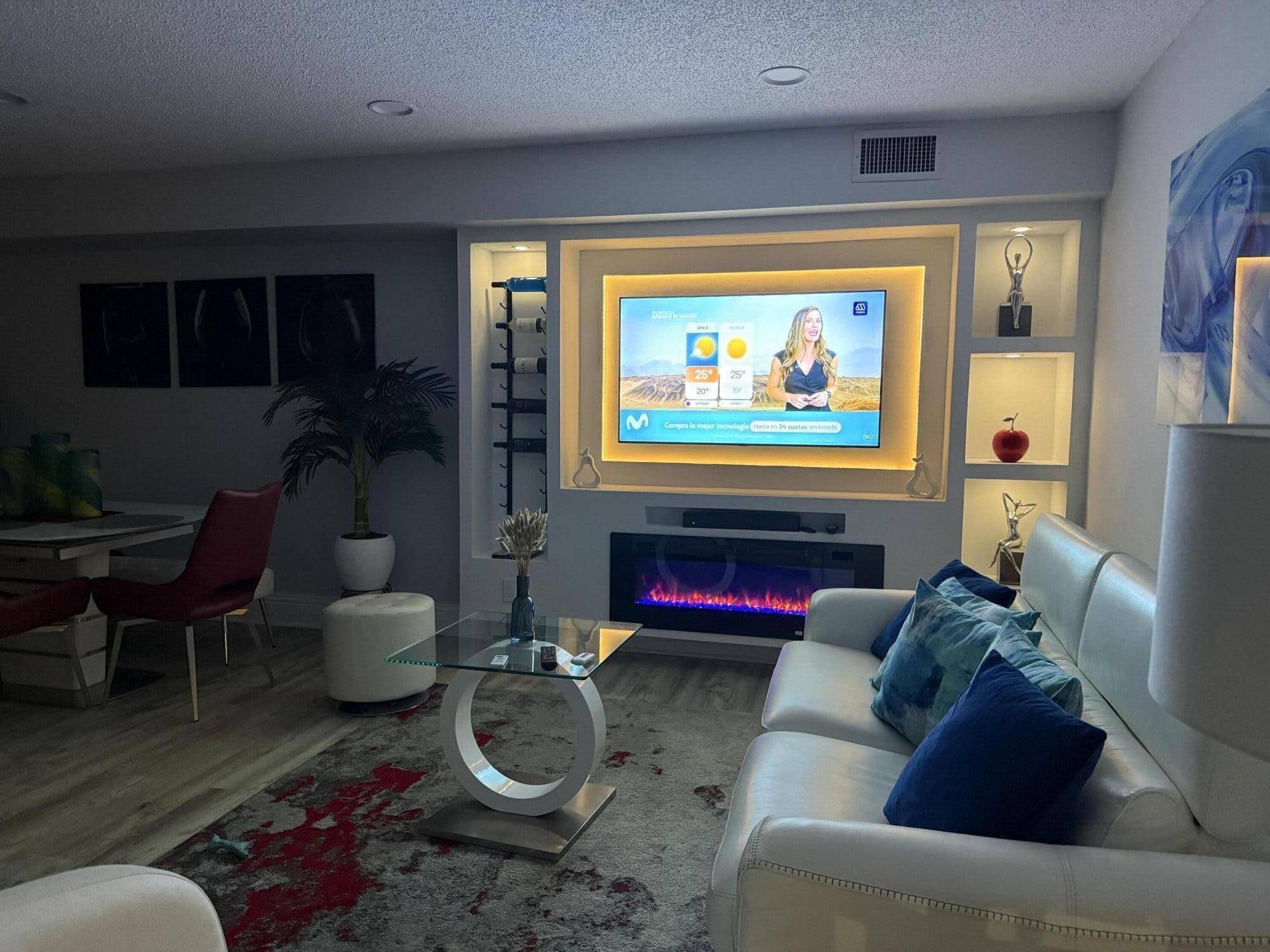 INTERNATIONAL CLUB CONDO - Residential Lease