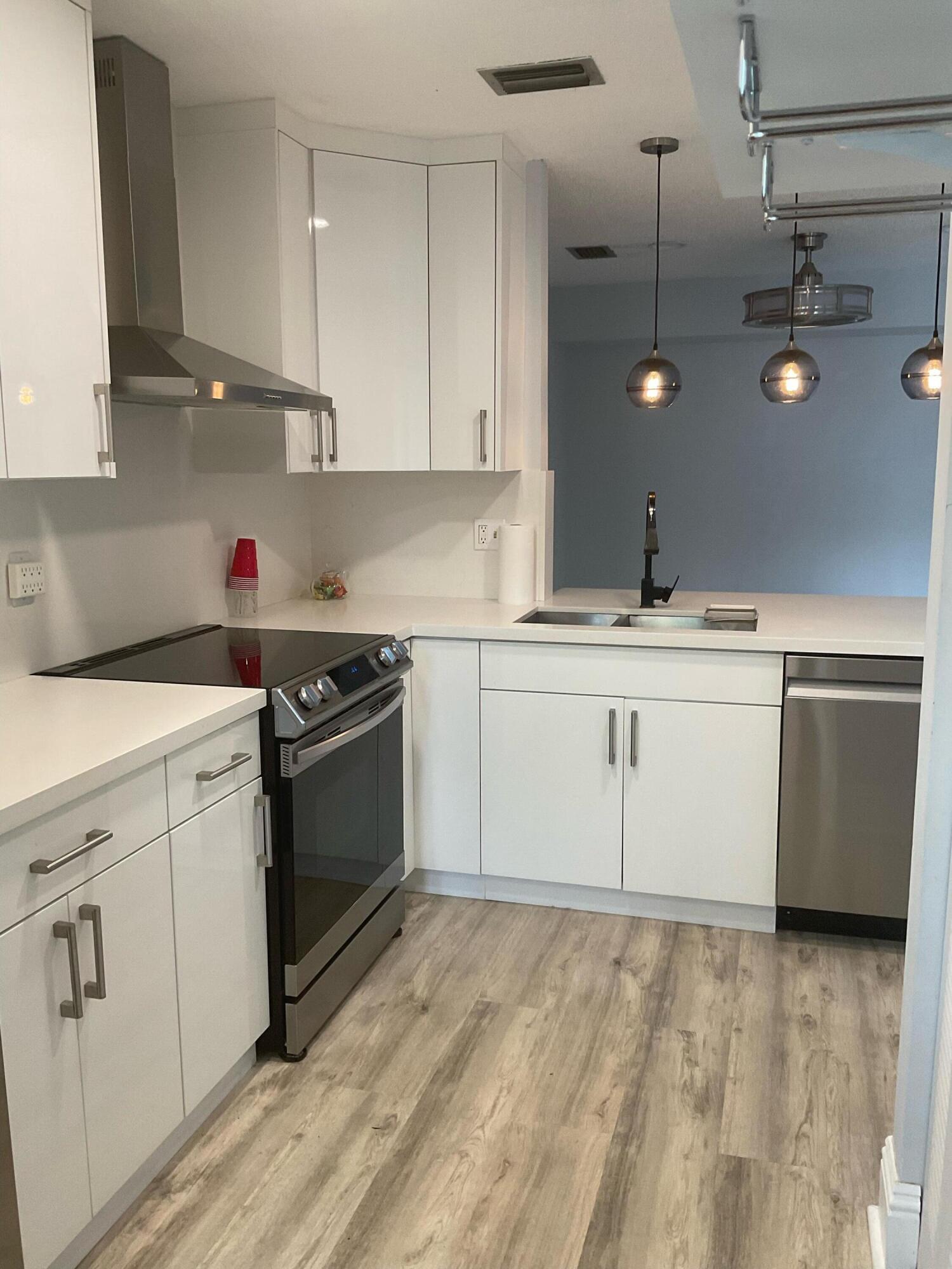 INTERNATIONAL CLUB CONDO - Residential Lease