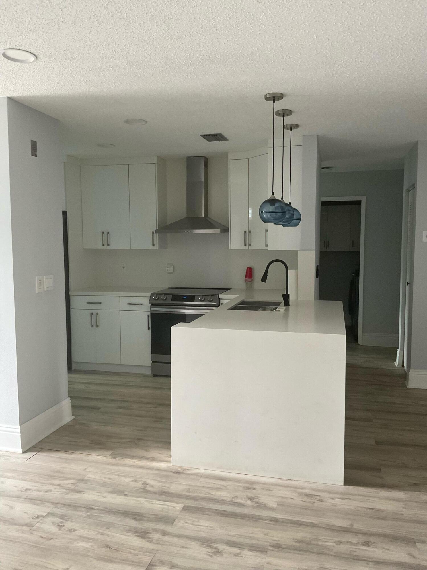 INTERNATIONAL CLUB CONDO - Residential Lease