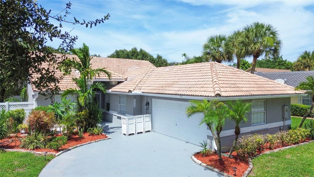 Photo of 3733 S Lancewood Place, Delray Beach, FL 33445 (MLS # F10452221)