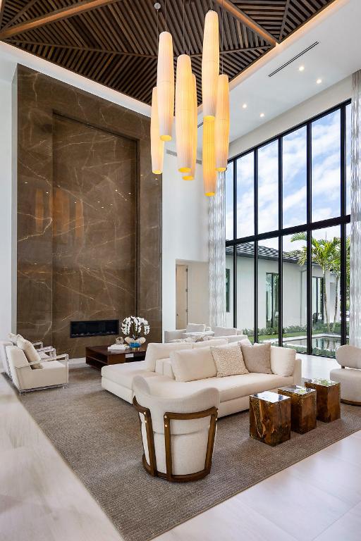 ROYAL PALM YACHT & COUNTRY CLUB - Residential