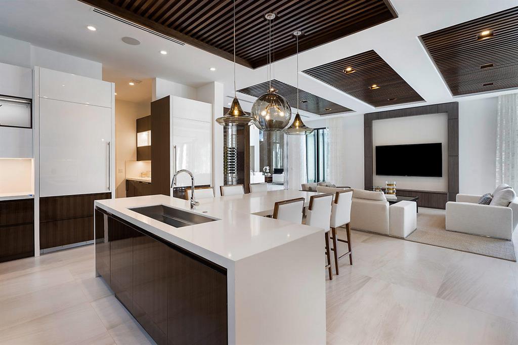 ROYAL PALM YACHT & COUNTRY CLUB - Residential