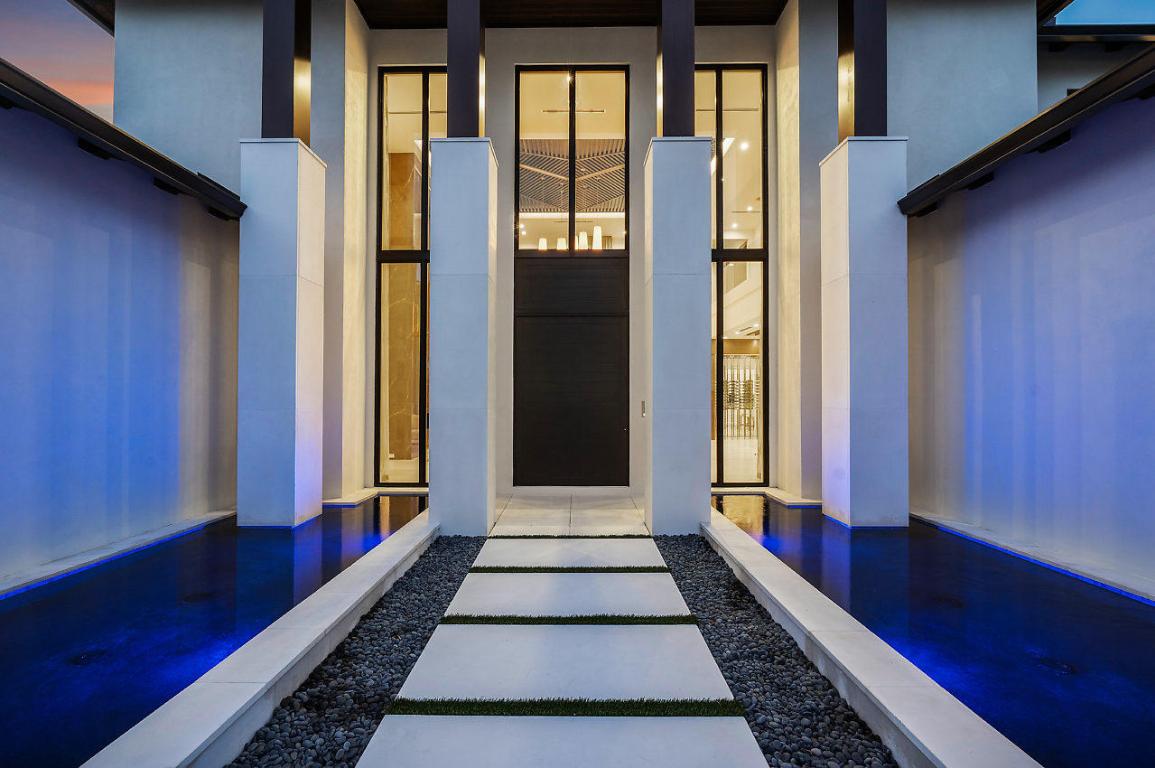 ROYAL PALM YACHT & COUNTRY CLUB - Residential