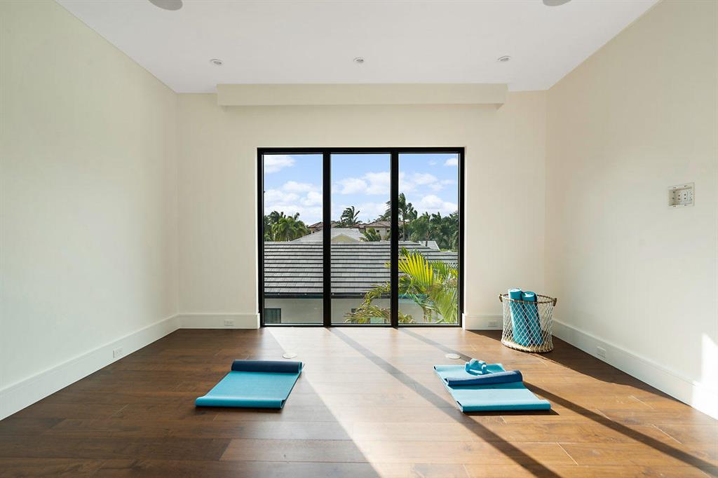 ROYAL PALM YACHT & COUNTRY CLUB - Residential