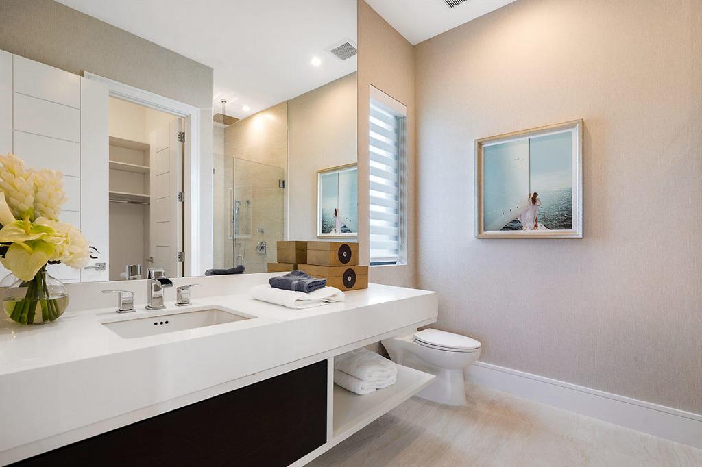 ROYAL PALM YACHT & COUNTRY CLUB - Residential