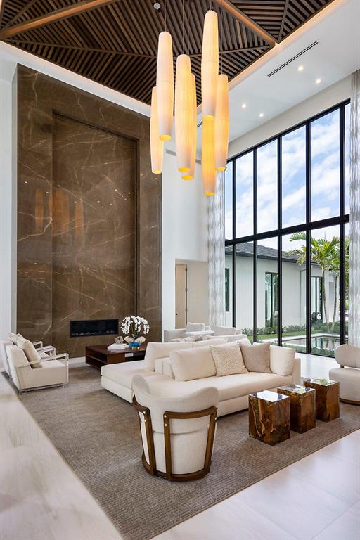 ROYAL PALM YACHT & COUNTRY CLUB - Residential