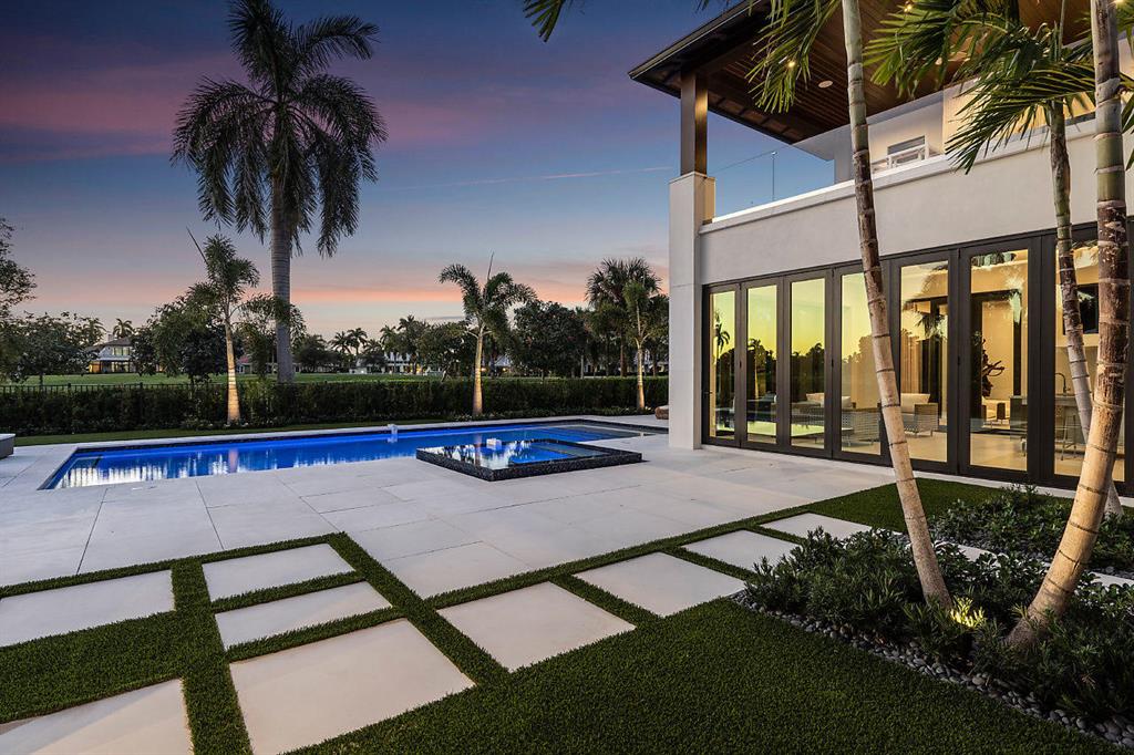 ROYAL PALM YACHT & COUNTRY CLUB - Residential