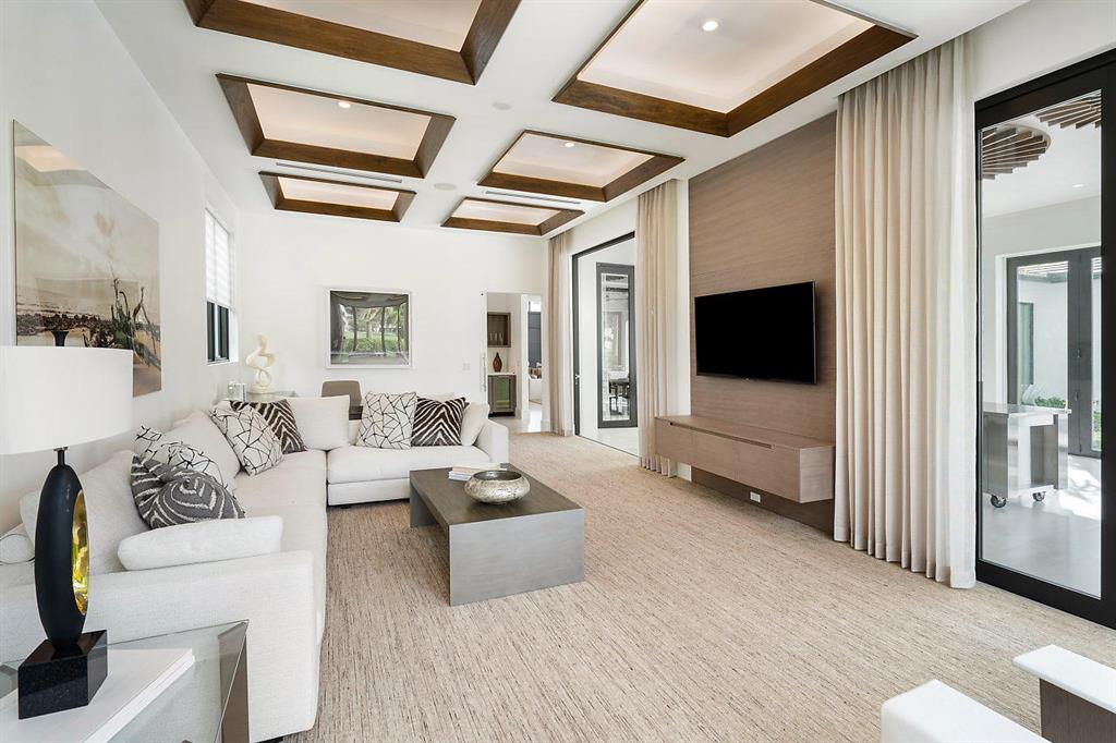 ROYAL PALM YACHT & COUNTRY CLUB - Residential