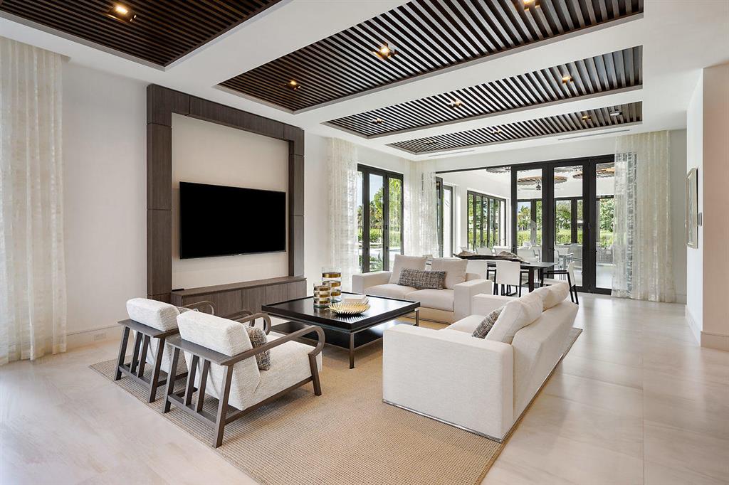 ROYAL PALM YACHT & COUNTRY CLUB - Residential