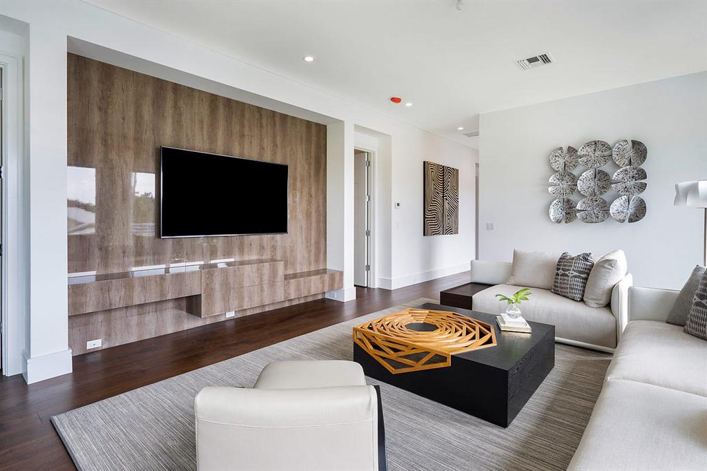 ROYAL PALM YACHT & COUNTRY CLUB - Residential