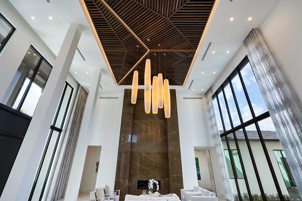 ROYAL PALM YACHT & COUNTRY CLUB - Residential